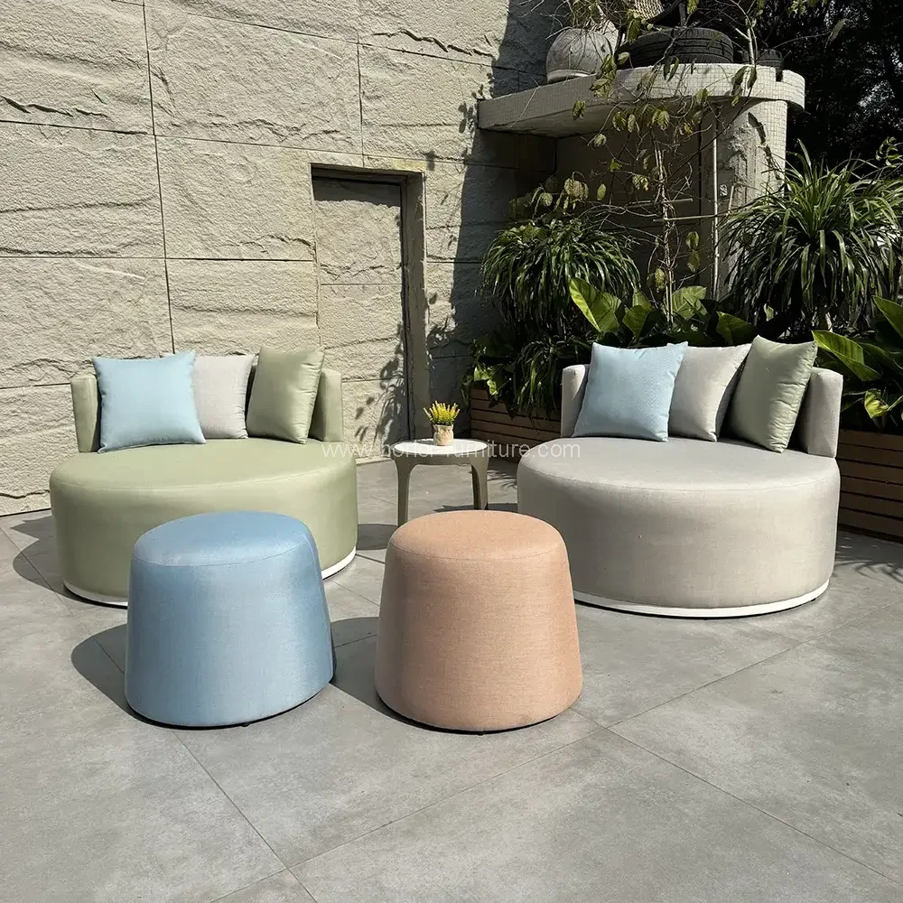 How to correctly choose the materials for outdoor furniture and maintain them