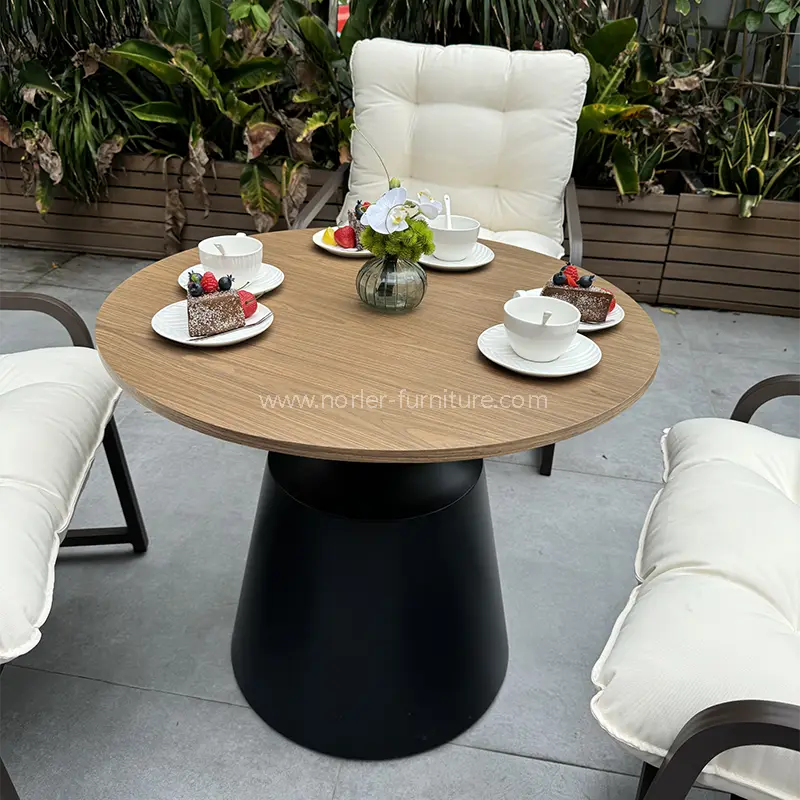 Latest Simple Aluminum Frame Balcony Set