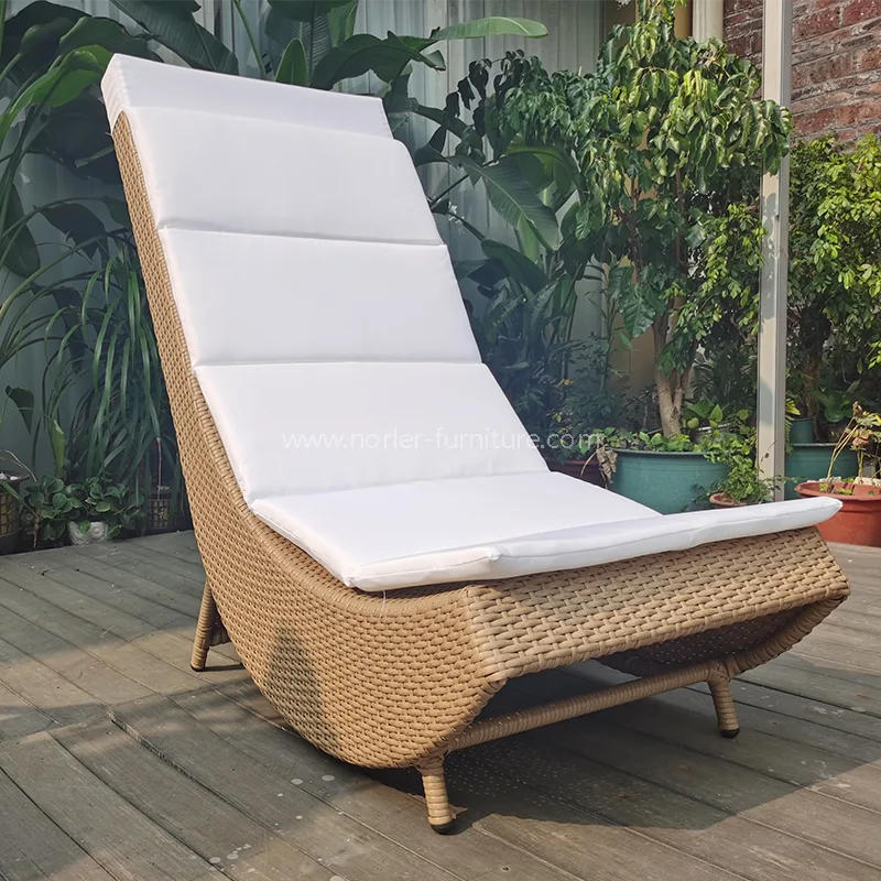 Outdoor Leisure Aluminum Frame PE Rattan Sun Lounger